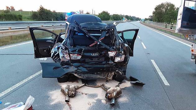 Na 78,5. kilometru dálnice D1 ve směru na Brno u Vojslavic na Pelhřimovsku se srazilo nákladní a osobní auto.