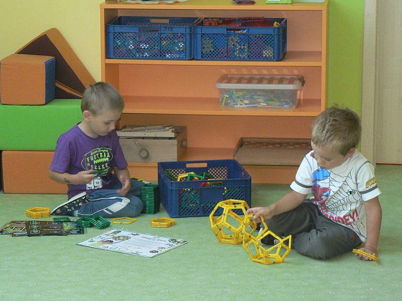 Půdní prostory Mateřské školy Pod Náspem v Pelhřimově začaly ve čtvrtek poprvé po roční rekonstrukci sloužit dětem. 