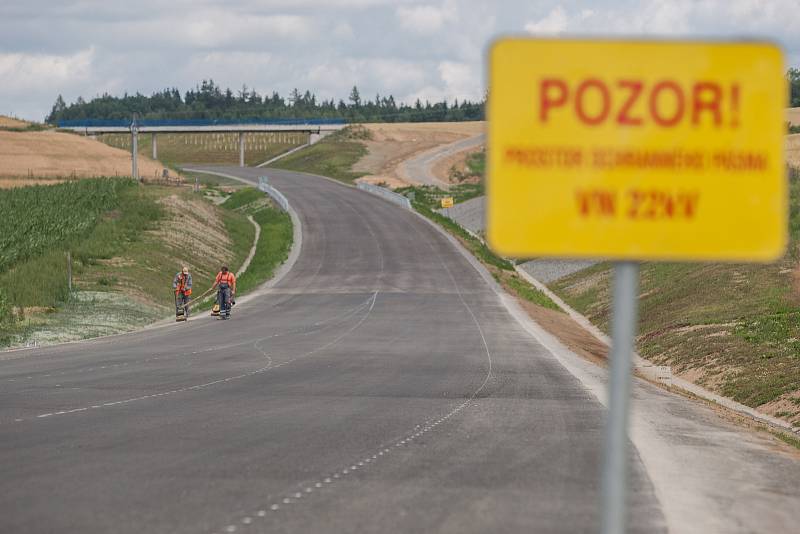 Práce na stavbě nové silnice I/34 Božejov, Ondřejov, Pelhřimov stále pokračují a už se pomalu blíží ke zdárnému konci.