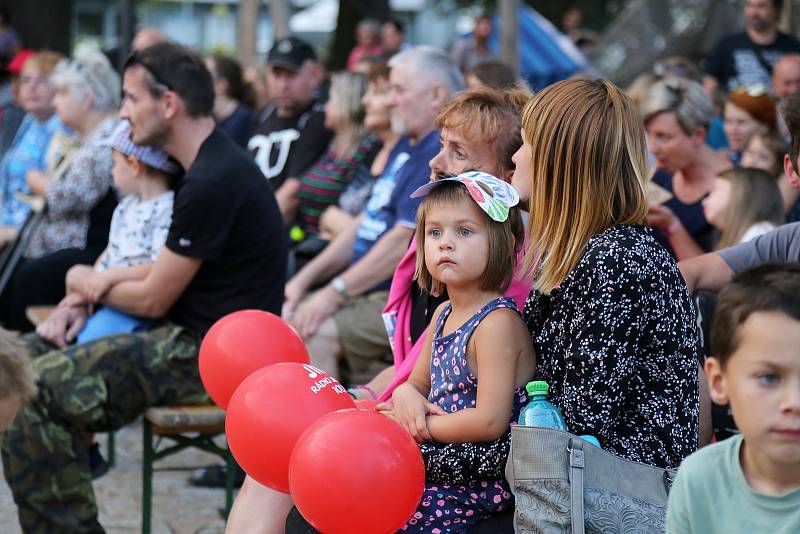 Do humpolecké Stromovky mířili malí i velcí za tancem.