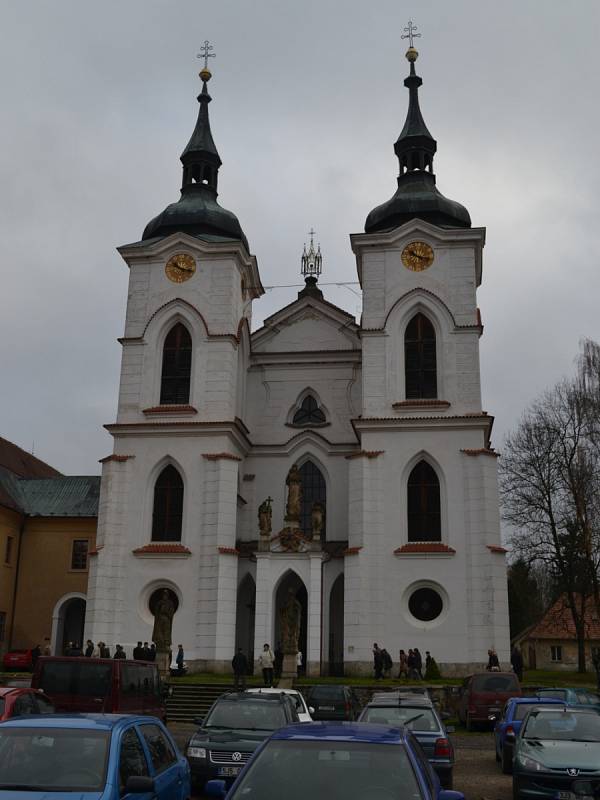 Na nedělní Svatohubertské mši v Želivě si připomněli patrona myslivců svatého Huberta již posedmé.