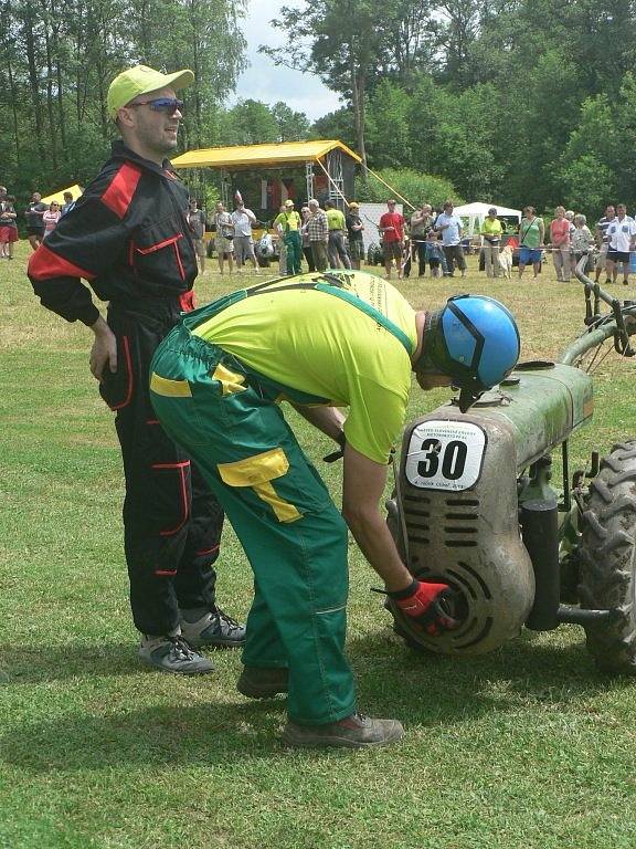 Všech 36 posádek z Čech, Slovenska a Maďarska dalo do závodu maximum.