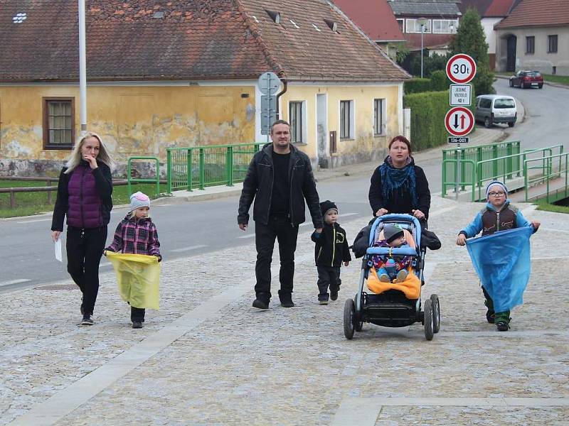 Milovníci přírody vyrazili v sobotu na pochod černovickou krajinou. 