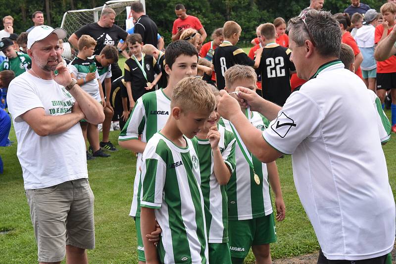 Fotbalového turnaje přípravek v Kamenici nad Lipou se zúčastnilo šestnáct týmů. Po osmi v každé kategorii.
