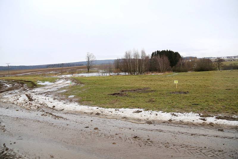 Obchvat Lukavce, který bude dlouhý dva a půl kilometru, povede východně od městyse.