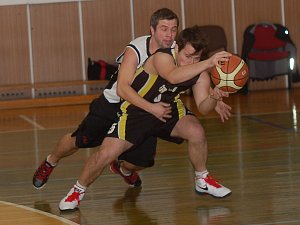 Pelhřimovští basketbalisté to sice lehké neměli, ale béčko Písku přece jen udolali.  