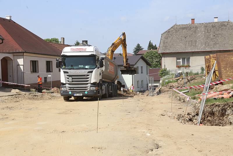 Rekonstrukce Mariánského náměstí v Černovicích.