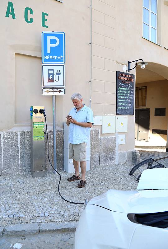 Nabíjecí stanice v Kamenici nad Lipou