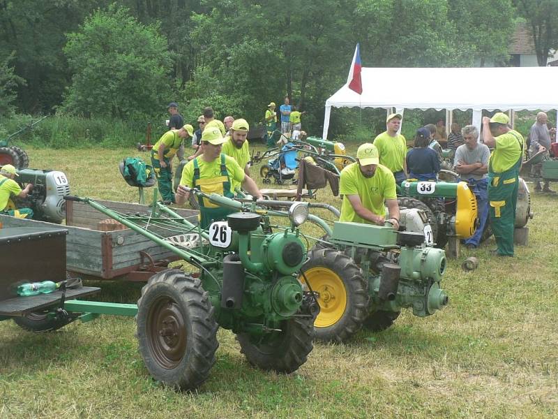 Všech 36 posádek z Čech, Slovenska a Maďarska dalo do závodu maximum.