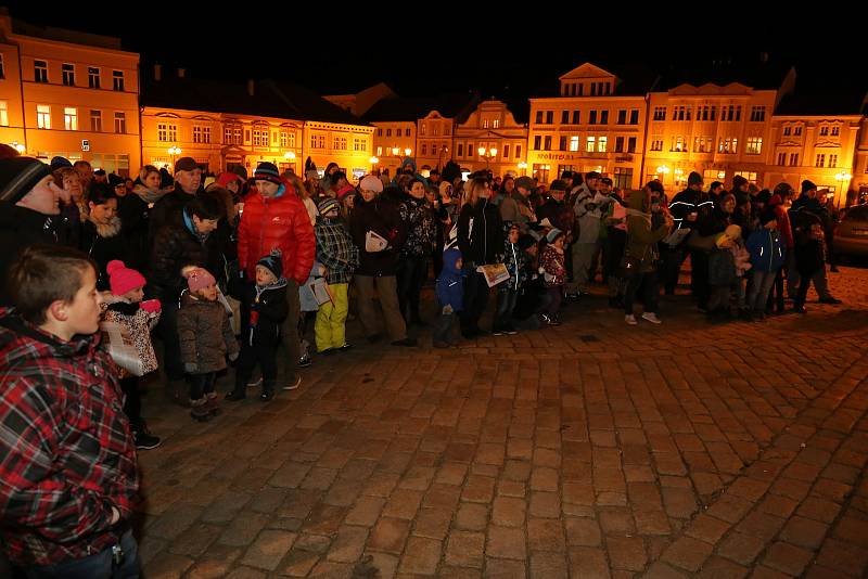 Koledy zněly i v Pelhřimově na Masarykově náměstí.