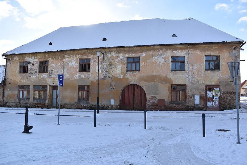 Zchátralá budova bývalého hostince projde rozsáhlou rekonstrukcí