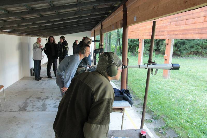 V sobotu 30. září dopoledne se na košetické střelnici konalo závěrečné kolo letošní soutěže ve střelbě z pistole.