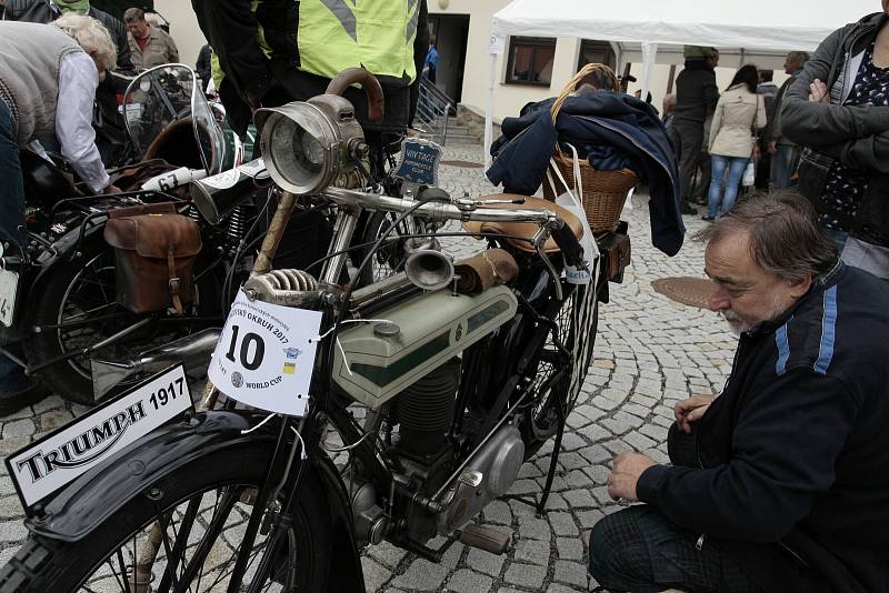 Pacov a okolí patřily v sobotu historickým motocyklům.