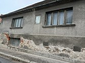 Rodný dům Františka Šohaje v Pacově zdobí jedna z nejstarších pamětních desek ve městě, ale jeho stav je zoufalý.