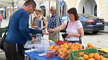 Ovoce a zeleninu mohli lidé v pondělí nakupovat na pelhřimovském náměstí v rámci tradičních trhů.