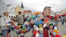 Nejdelší had z ručně udělaných vlněných bambulí přivezl do Pelhřimova Domov důchodců ze Světlé nad Sázavou. Podle pracovnic z domova důchodců, celý nápad vznikl na záchodě. Had z bambulí měří 248.3 metrů a je jich namotaných do sebe 3 476 kusů.