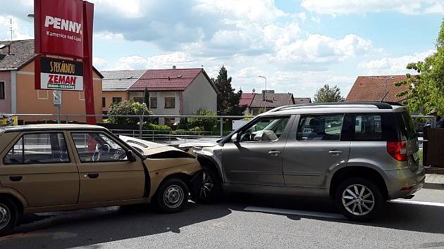 Při nehodě v Kamenici nad Lipou se zranilo pět lidí.