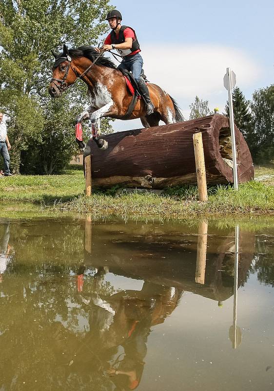 Jednou z disciplín závodů všestrannosti na Zlaté podkově v Humpolci je i terénní zkouška známá také jako cross.