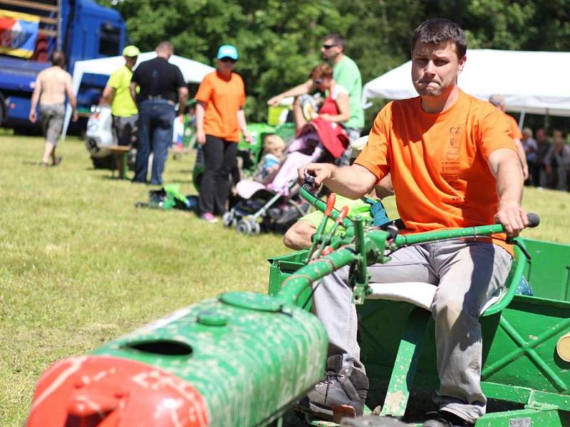 Nejen čeští závodníci soutěžili ve Ctiboři s motoroboty.