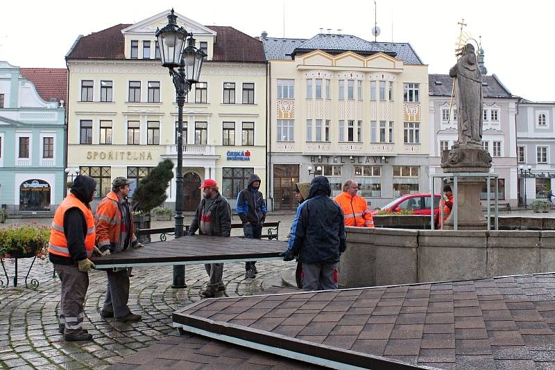 Kašna v Pelhřimově odsloužila další sezonu.