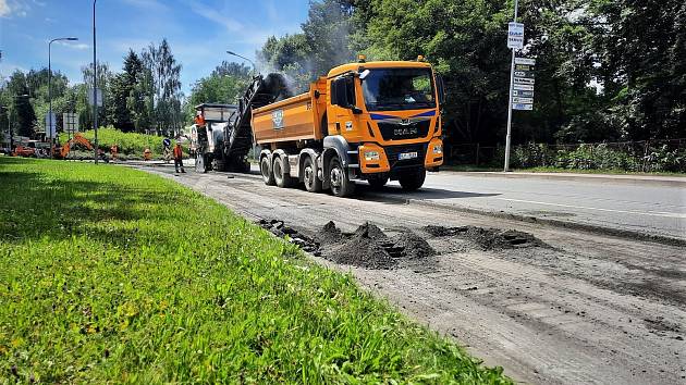 Opravy silnic u Želetavy a Humpolce.