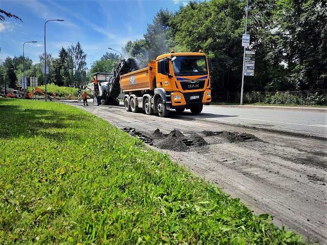 Opravy silnic u Želetavy a Humpolce.