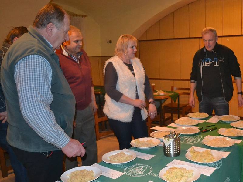 Sobotní večer patřil v božejovské hospůdce pátému ročníku zelokoštu.