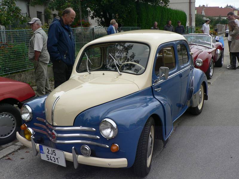 V Žirovnici se v sobotu konal sraz historických vozidel do roku výroby 1980 s názvem Krajem Perleťářů.