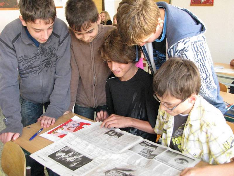 Studenti tercie se v rámci mediálně pojatého projektu dozvěděli o tom, co obnáší novinářská práce.  