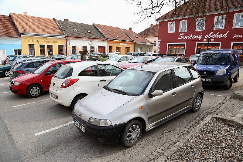 Na nákup v Kamenici nad Lipou vyrazila ve čtvrtek řada lidí.