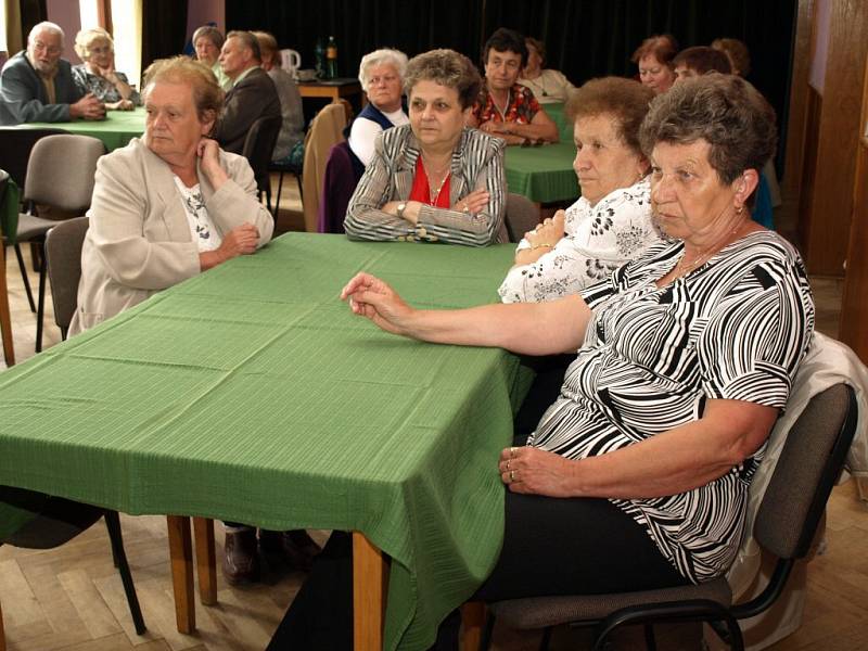 Policisté nabádali kamenické seniory hlavně k opatrnosti.