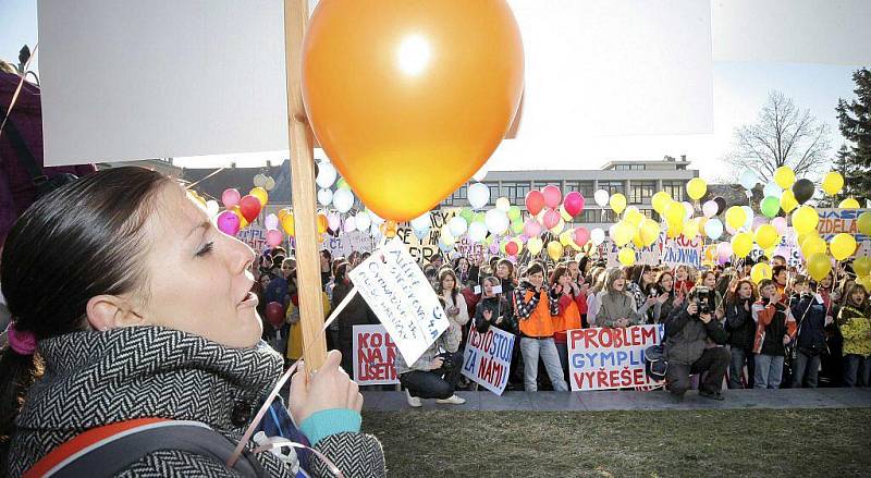 Demonstrace studentů Gymnázia Dr. Aleše Hrdičky