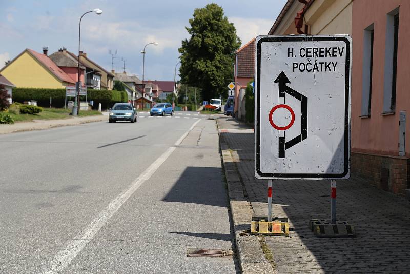 Penny market, jehož výstavba začala letos v dubnu, leží na okraji města ve směru na Žirovnici.