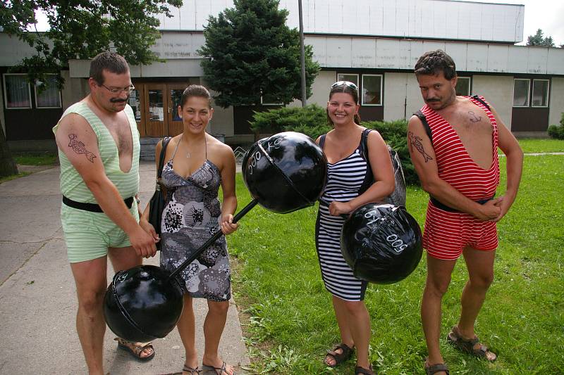 Zpestředním festivalu byli "siláci"