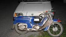 V pátek 20. června po 20,00 hodině se stala dopravní nehoda s těžkým zraněním. Řidička vozidla Škoda Forman jela v Křeči na Černovicku směrem k hasičské zbrojnici. V Křižovatce se střetla s mladíkem na motorce. 