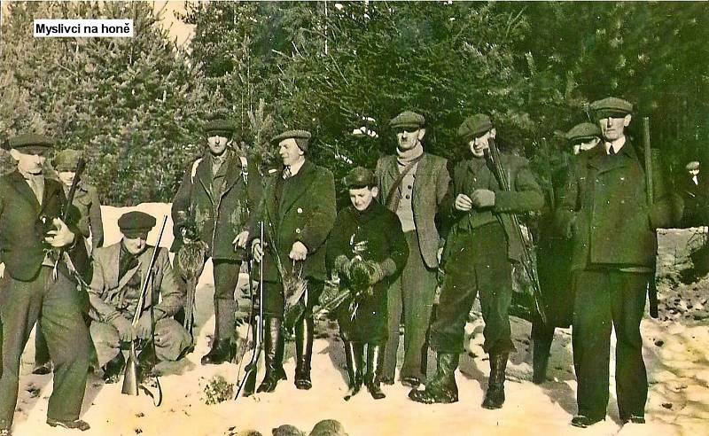 Ve Vřesníku jsou různé spolky aktivní i v současnosti. Fotografie z mysliveckého honu ukazuje, že tomu bylo stejně i v minulosti.