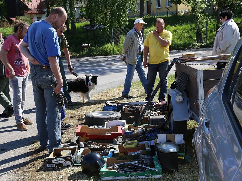 Burza auto-moto-velo v Kamenici nad Lipou.