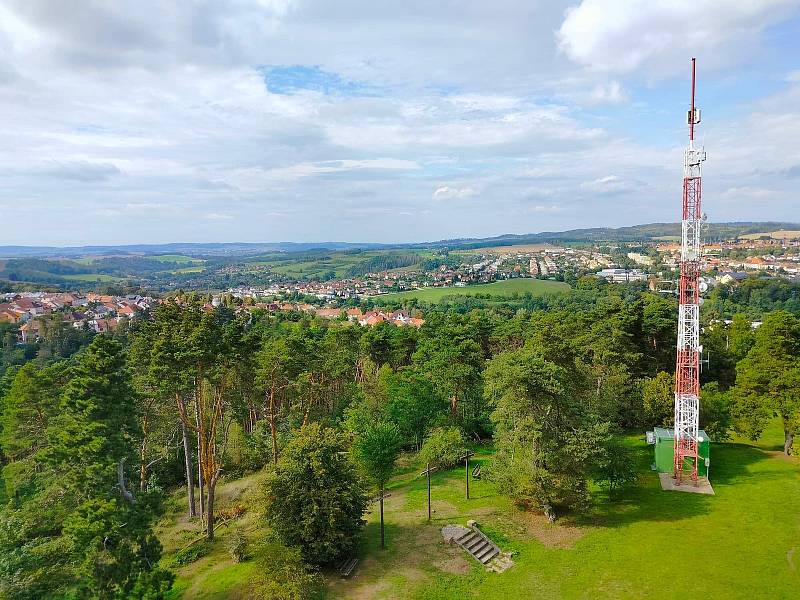 Úchvatné pohledy z třebíčské rozhledny na Kostelíčku