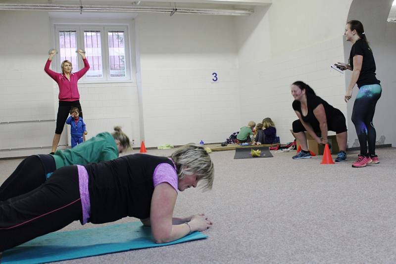 Kroužilky, aktivní ženy s kladným přístupem ke sportu, odstartovaly v Pelhřimově nové cvičení. 