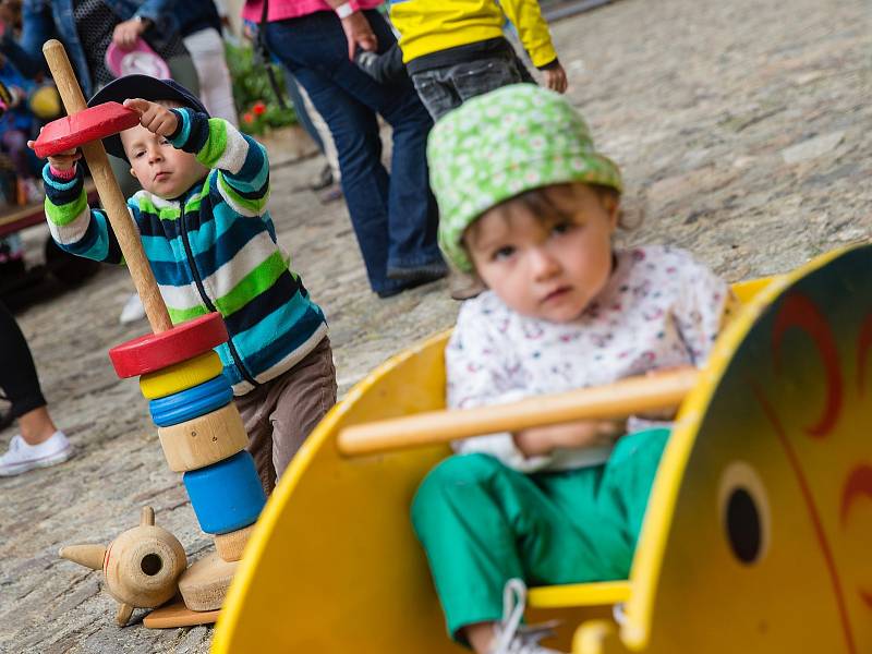 Festival hraček z přírodních materiálů Hračkobraní.