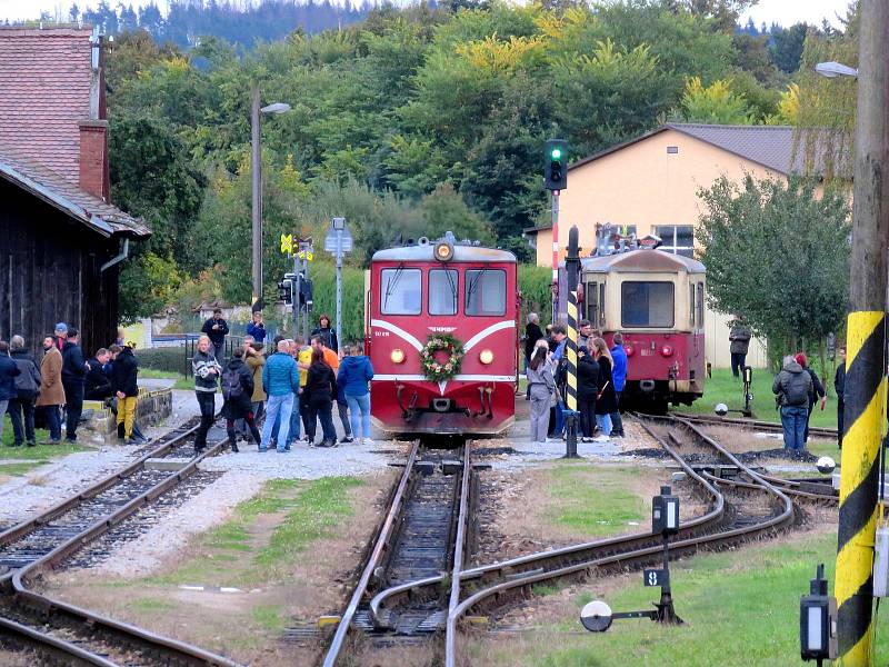 Loučení s úzkokolejkou.