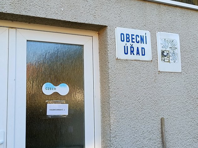 Obec z Třebíčska čeká volební reparát. O víkendu půjdou k urnám Lhánice