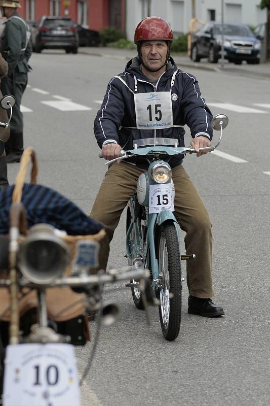 Pacov a okolí patřily v sobotu historickým motocyklům.