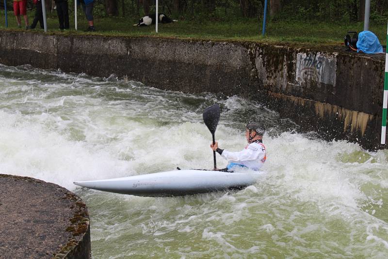 Prvním závodem odstartoval na Trnávce Český pohár vodních slalomářů.