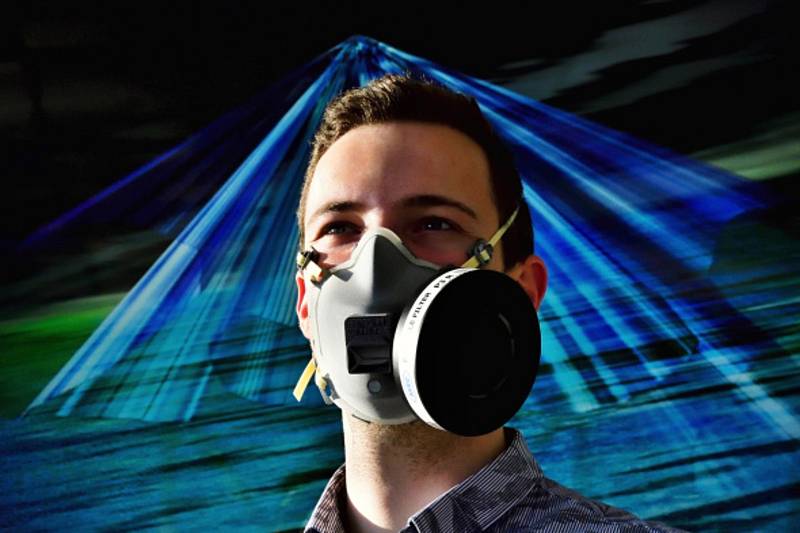 Masku, která dostala označení RP95-M, poskytující nejvyšší míru ochrany proti mikroorganismům včetně virů na úrovni FFP3.