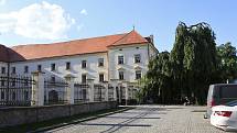 Pacovský zámek, kde sídlí mimo jiné i úřad.