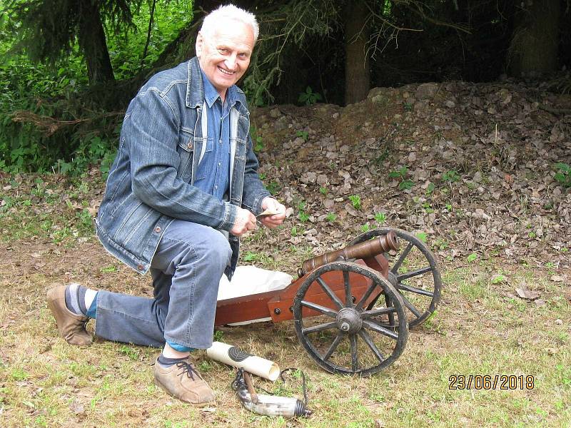 Vlastimil Sobek z Pacova si vyrobil funkční dělo.