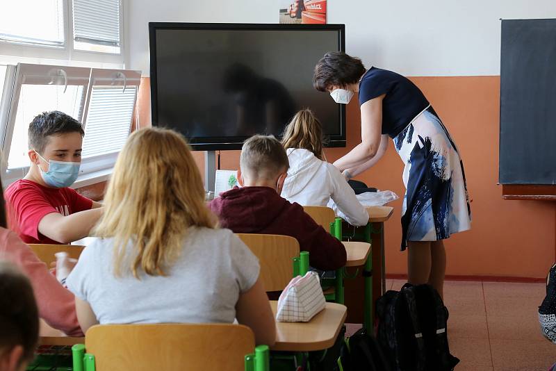 Znovu do školy mohou od pondělí 10. května chodit i žáci druhého stupně. Výuka je však rotační.