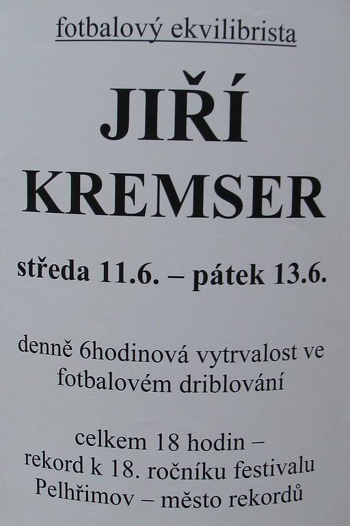 Žonglér a driblér Jiří Kremser a jeho pokus o zápis do České databanky rekordů v disciplíně driblování po dobu osmnácti hodin. Pokus si Kremser rozdělil na 3x6 hodin. 