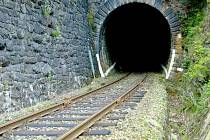 Podhradského tunel podle Správy železnic volá po opravách už dlouho.